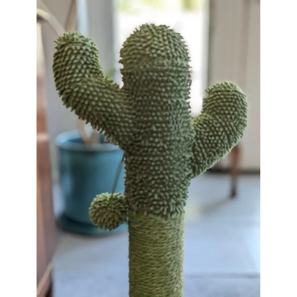 Cactus Cat Scratching Post Green Sisal Rope NEW Open Box